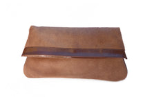 Load image into Gallery viewer, Coupe de Cheveux Clutch / Crossbody: Noisette
